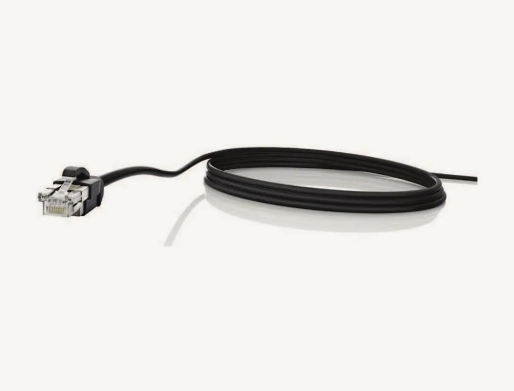 Câble système Bosch DICENTIS DCNM-CB10-I noir enroulé, connecteur de type RJ45 au premier plan