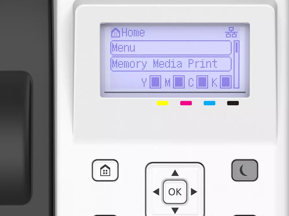 Écran LCD 5 lignes de la Canon LBP646Cdw affichant le menu d'impression depuis une clé USB et le niveau des quatre toners