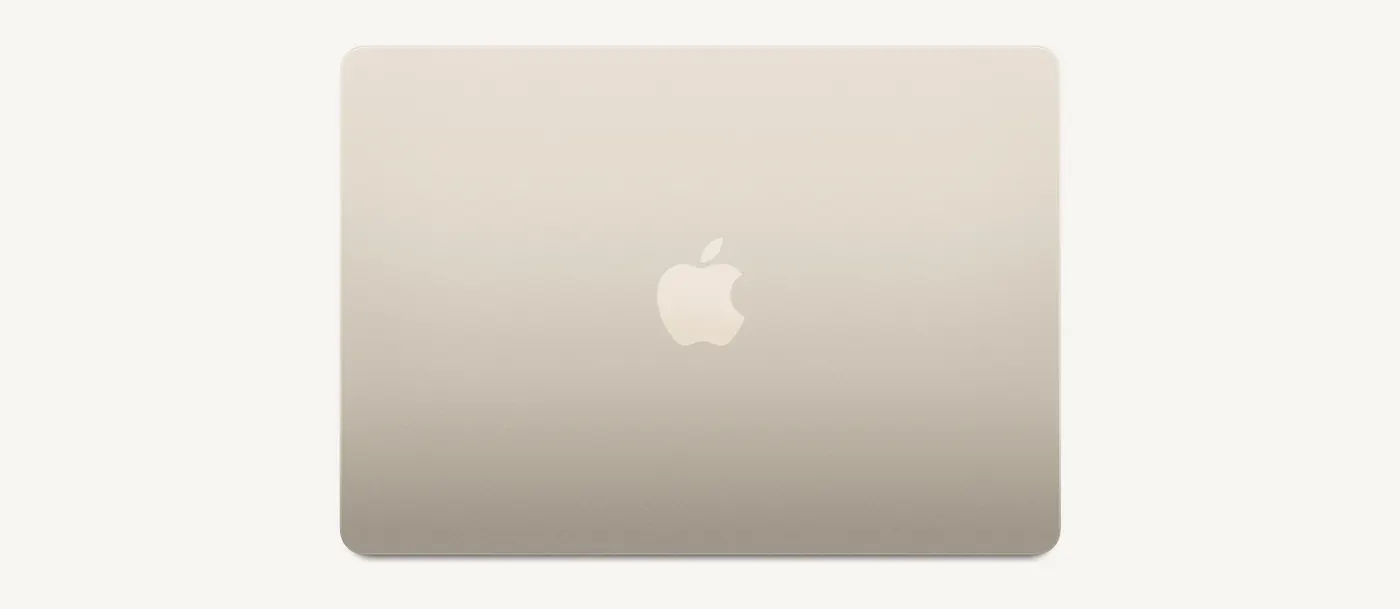Capot en aluminium du MacBook Air M2 lumière stellaire fermé, pomme au centre