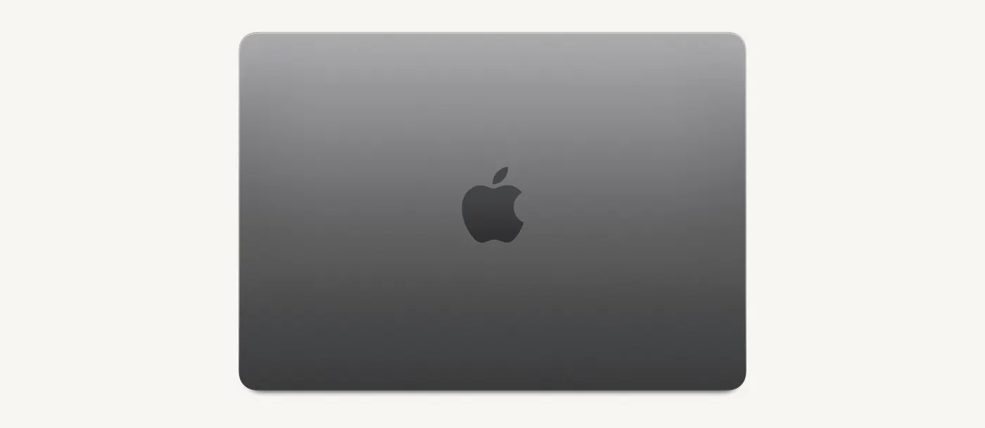Capot en aluminium du MacBook Air M2 gris sidéral fermé, pomme au centre