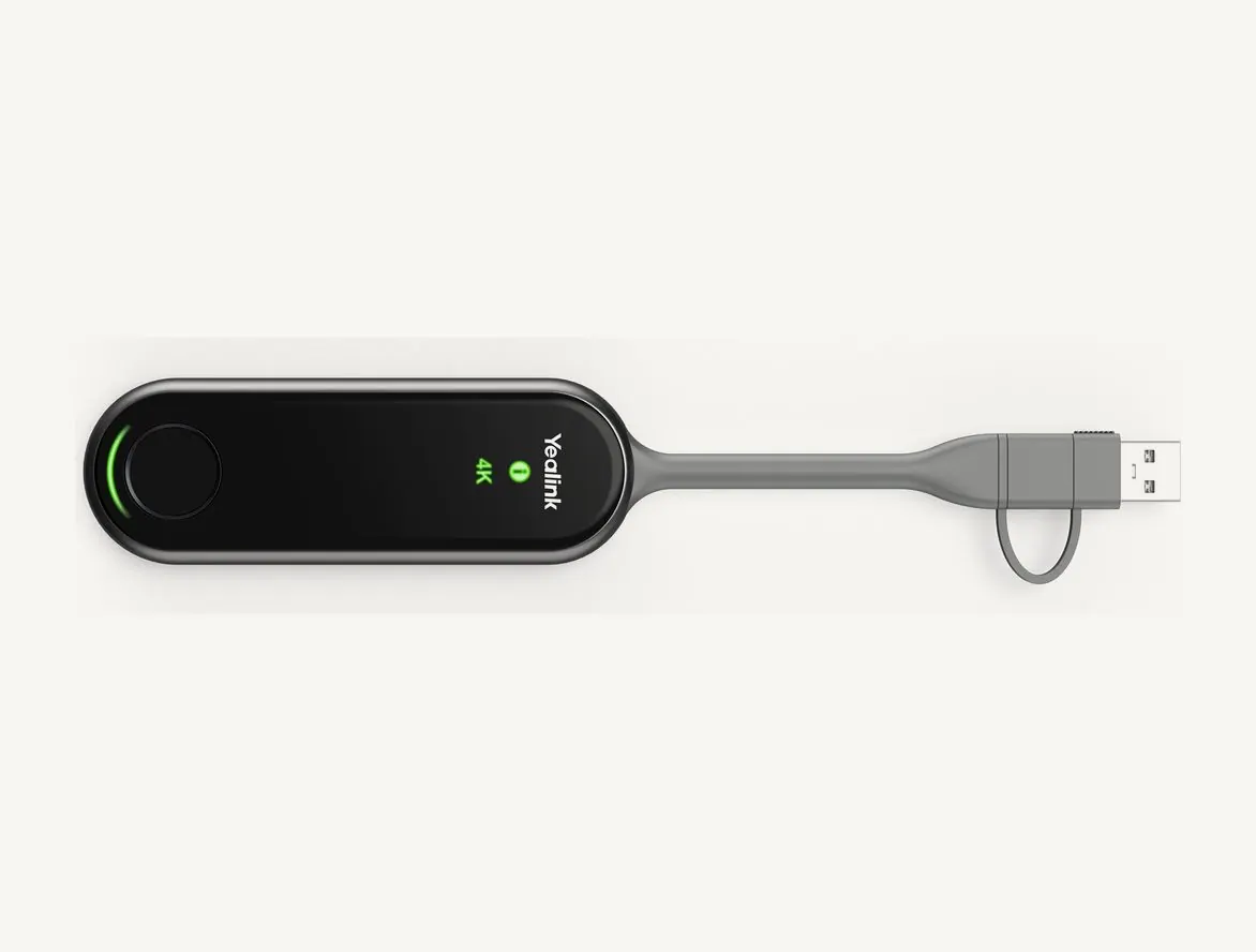 Émetteur Yealink PA20 noir avec son câble et son adaptateur USB-C vers USB-A