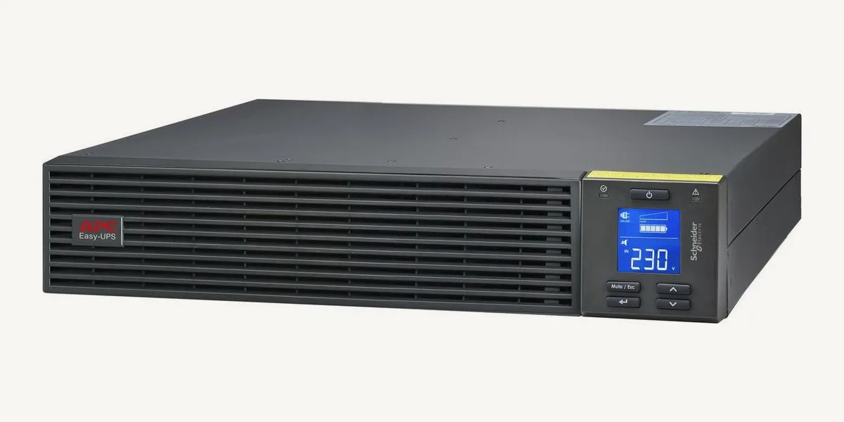 Onduleur APC Easy UPS SRV2KRI-E au format rack 2U, façade avec écran LCD