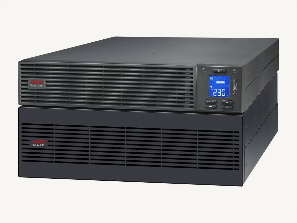 Onduleur APC Easy UPS SRV6KRILRK : module de puissance avec écran LCD posé sur son pack batteries