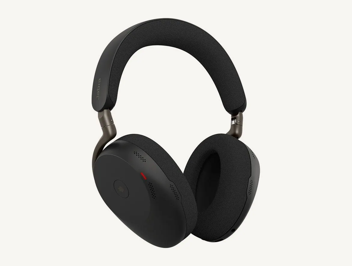 Micro-casque Jabra Evolve3 85 noir vu de trois quarts, écouteurs circum-auriculaires et serre-tête en tissu