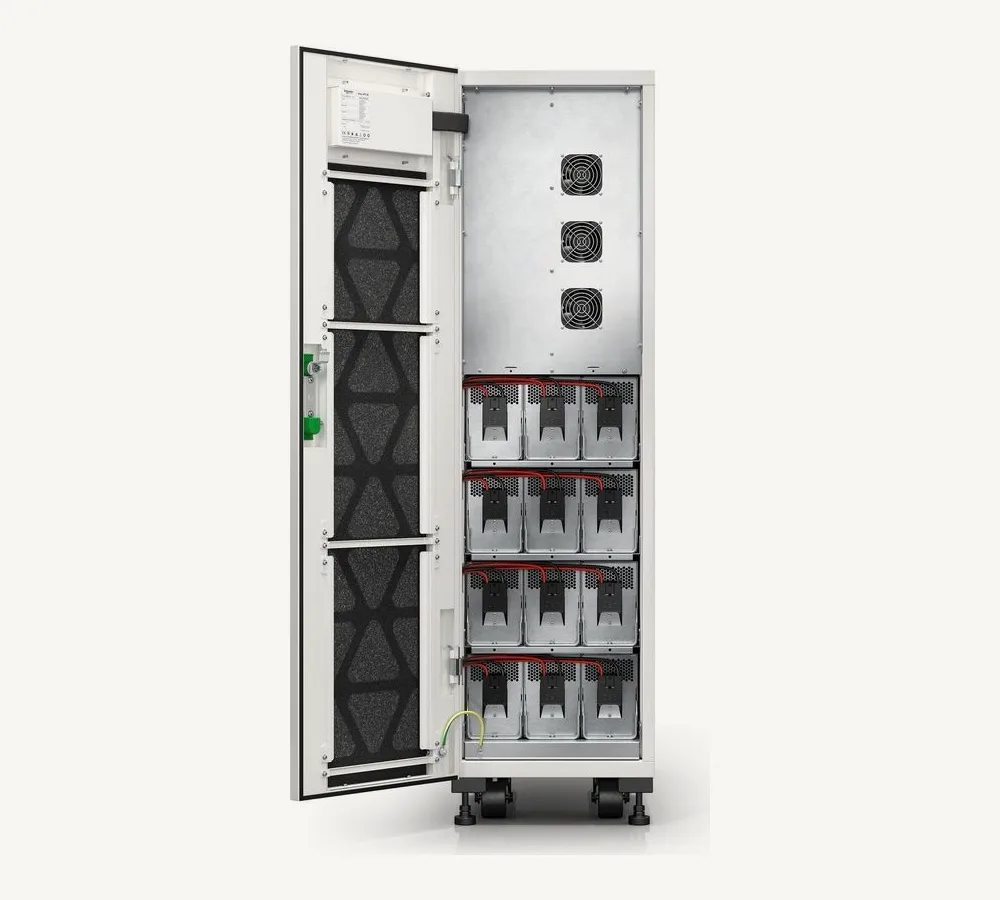 Easy UPS 3S E3SUPS15KHB2 porte ouverte, modules de batteries visibles dans la partie basse de l'armoire