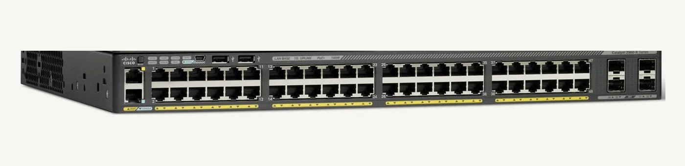 Façade du switch Cisco Catalyst 2960X-48FPS-L : 48 ports RJ-45 PoE+ en quatre blocs, 4 cages SFP à droite
