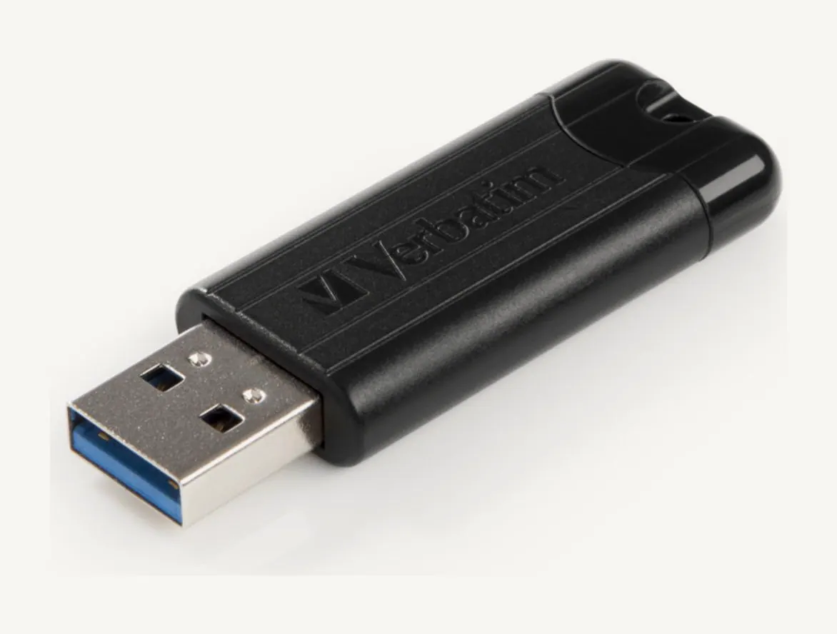 Clé USB Verbatim PinStripe noire, connecteur USB-A sorti du boîtier strié