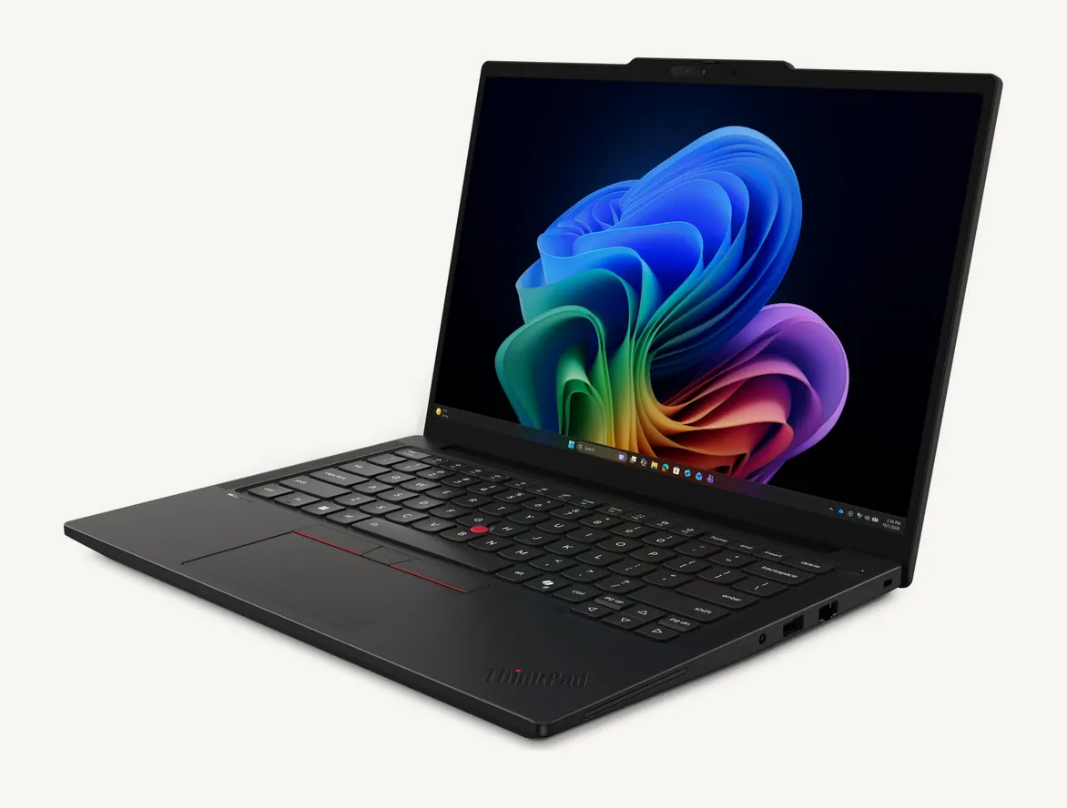 Lenovo ThinkPad T14 Gen 7 noir ouvert de trois quarts, clavier à TrackPoint et pavé tactile à trois boutons