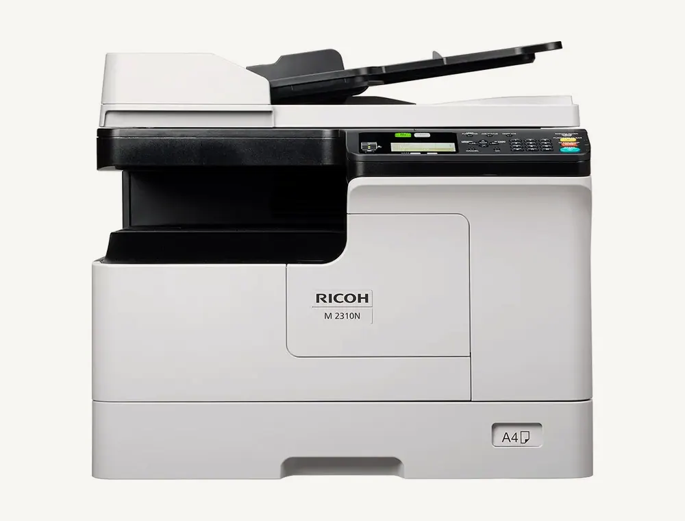 Multifonction Ricoh M 2310N vue de face, équipée du chargeur de documents ARDF, écran LCD et pavé de touches sur la droite